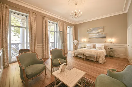 Château Grattequina Hôtel Отели в г. Сен-Венсан-де-Поль