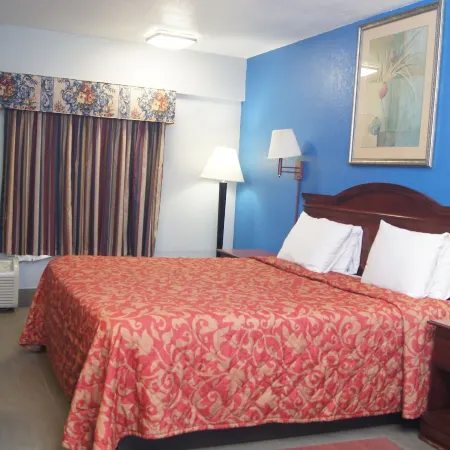 Holiday Lodge & Suites