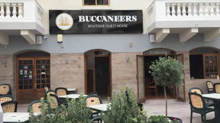 Buccaneers Boutique Guest House Отели рядом с достопримечательностью «Pjazza San Pawl Playground»
