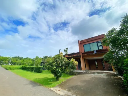 House of Love Khaoyai by Ganit Отели рядом с достопримечательностью «Wat Kaeng Klang Dong»