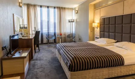 Cosmopolitan Hotel & Wellness Отели рядом с достопримечательностью «Пристанище Русе»