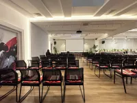 Queen's Hotel - Zebra Centre