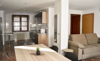 Tres Puentes Anguiano Apartamentos y Hostal