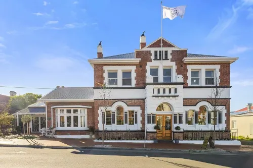 Cygnet Old Bank B & B Cafe & Gift Store Hotel a Dover