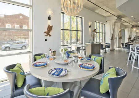 Hotel Indigo Old Town Alexandria Отели рядом с достопримечательностью «Tanger Outlets National Harbor»