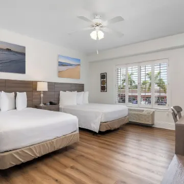 Naples Park Central Hotel