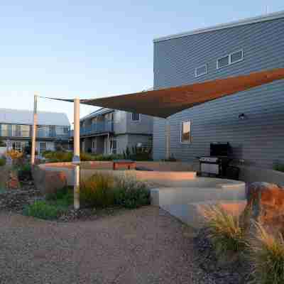 Quest Williamstown North Hotel Exterior