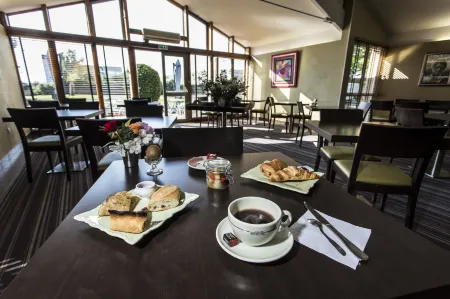 Contact Hotel Atoll Отели в г. Ньор