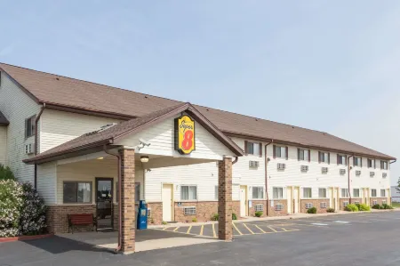 Super 8 by Wyndham Dixon Отели в г. Рок Фолс