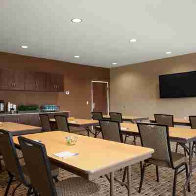 Microtel Inn & Suites by Wyndham Wheeling at the Highlands Dining/Meeting Rooms