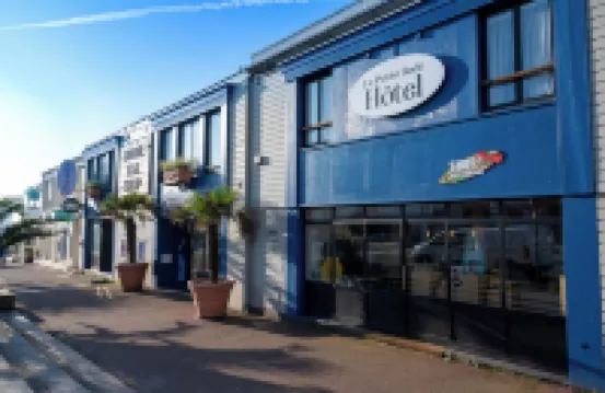 ลาเปติทราด โฮเต็ล