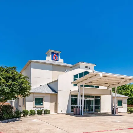 Motel 6 Cleburne, TX Отели в г. Клберн
