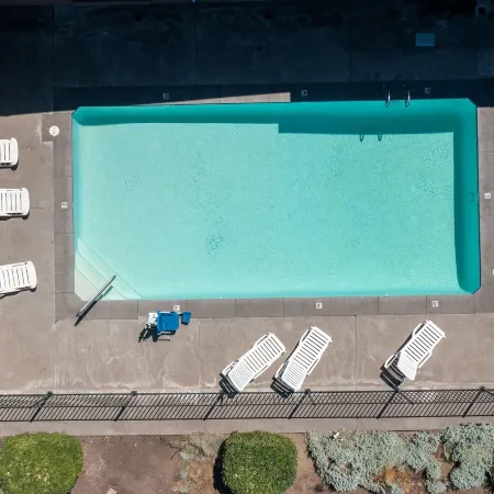 Bend Inn & Suites