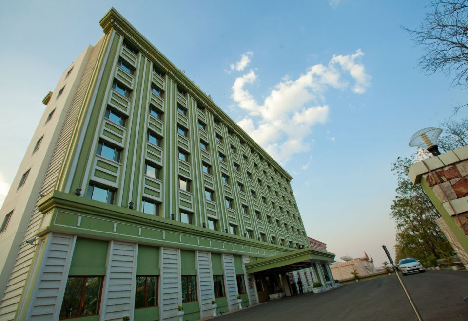 Tara Comfort Hotel - Ramoji Film CityOver view