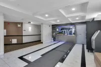Hotel Mint JFK Airport Hotels in Long Beach