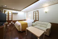 Hotel Fine Garden Okayama II - parking