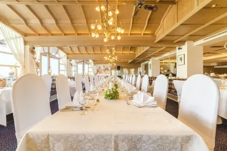 Wohlfühlhotel Schiestl Отели в г. Рид