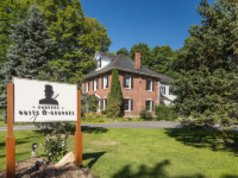 Auberge Nuits de St-Georges Hotels in Bromont