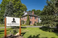 Auberge Nuits de St-Georges Hotels in Cowansville