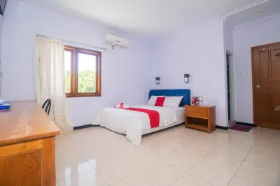 RedDoorz Near Pantai Boom Hotels near Boom Beach