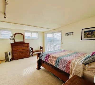 At the Water's Edge! Fantastic Beach & Amazing Views! Hotels near Robert Y. Pratt Preserve at Ebey's Landing