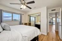 Lovely 1-bedroom condo by the Harbor. فنادق في أوسيانسيدي