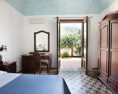 Cala di Ponente Hotels in Castelluzzo