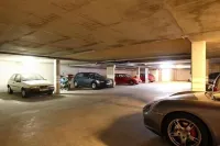 南錫中心火車站瑞沃特爾飯店 - 停車場