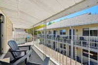 Fresh Coast Motel