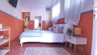 Studio Apartments Roza - A Charming Oasis in the Centre of Makarska - غرفة مطلة على الجبل