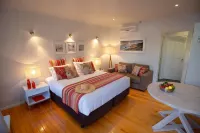 Sorrento Beach Motel - Motels