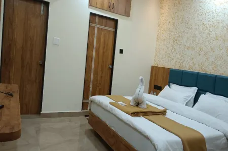 Hotel Hari Palace - Near Shree Dwarkadhish Temple Отели в г. Девбуми Дварка