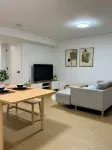 Levida Living - Cozy 2 Bedroom Suite at the Heart of Langley Hotels in Langley