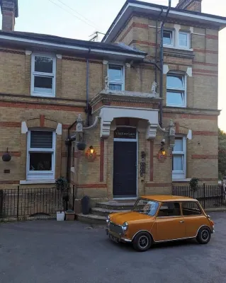 The Victorian Lodge Hotels in Ryde