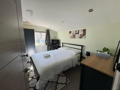 Tooting Stays Hotels in Mitcham