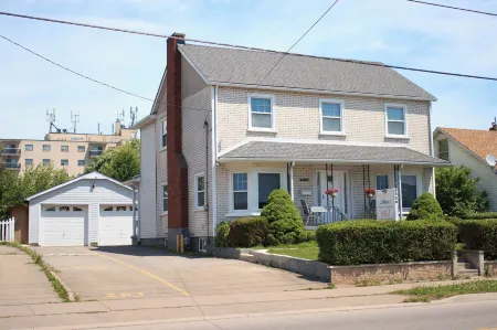 Anna's Bed & Breakfast Отели в г. Ниагара Риджинал Мунисипалити