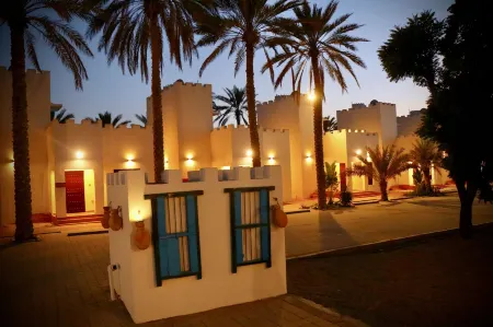 Coastline Resort Отели в г. Al Mudayq