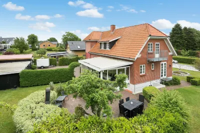 Kollund Rooms Hotels near Mindesten for Overgendamerne A.S.Albertsen,J.P.Birk og A.A.Hansen