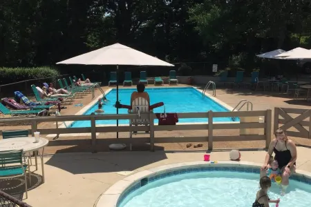 Stoney Creek Cottage Wintergreen w EV Charger