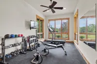 Private Ranch - Pool, Ping Pong, Yoga, Weddings, Games - Gym