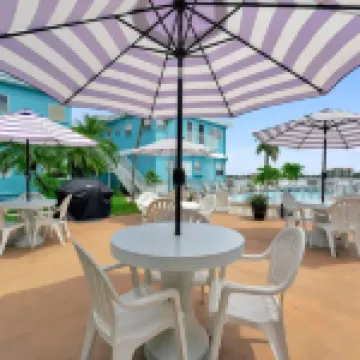 The Seashell Suite w Private Balcony Walk 2 Beach