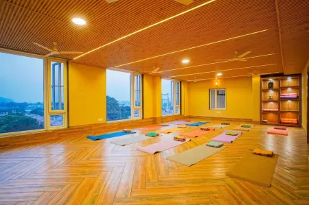 Hotel Nirvana Bliss, Behind Parmarth Niketan