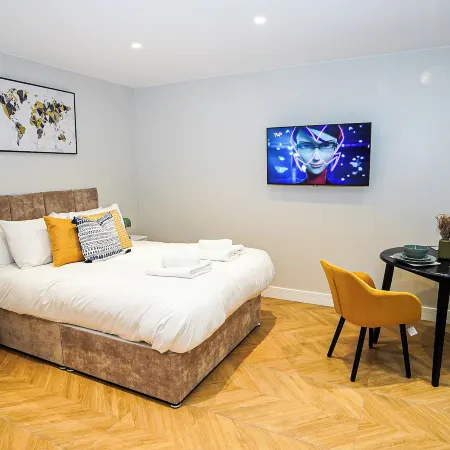 E2M Wisteria House Heathrow Free Parking