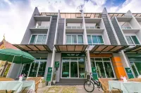 White Monkey Guesthouse Hoteller i Khlong Kra Saeng