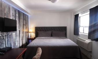 Crestwood Motel