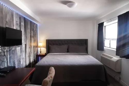 Crestwood Motel Hotels in Burlington