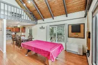 Poconos Chalet Newly Renovated, Great Location 4 Bedroom Home by RedAwning