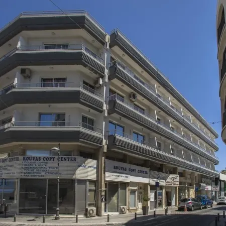 Les Palmiers Petrou Apartments