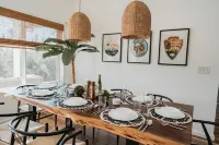 Glamour Mountain Getaway by Casa Oso with Views and Spa Hotels in Ahwahnee