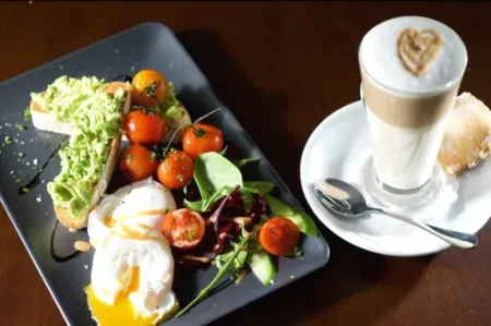 Rose and Crown Hotel Отели в г. Лландифаелог